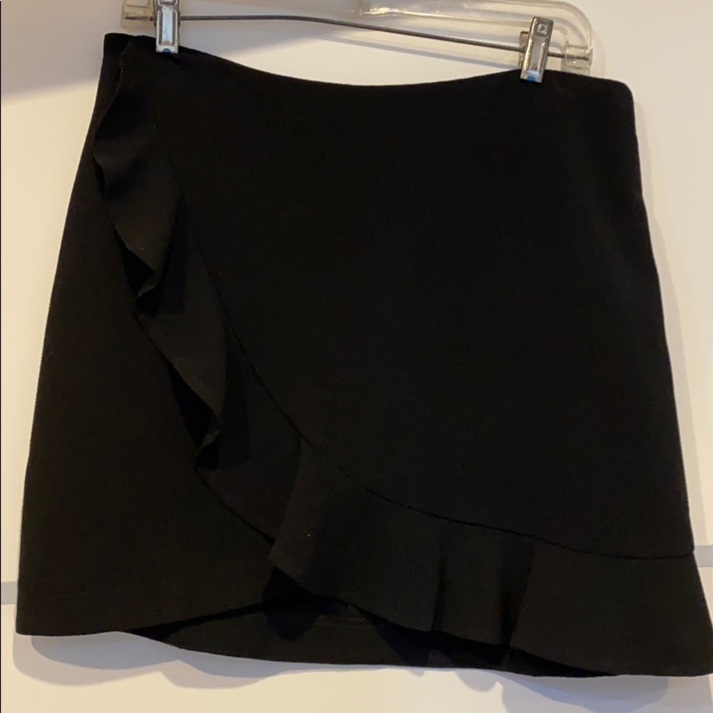 Black skirt with ruffle detail